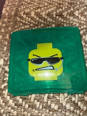 Lego Green storage box with Yellow Minifigure Head Graphic gamer face